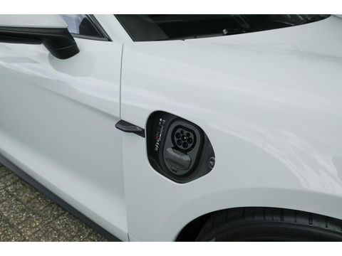 Porsche Taycan 4S 571pk Performance Plus 93 kWh 4-wielsturing PSCB brakes *BTW* Bose Adaptieve sportstoelen Matrix led Warmtepomp 21" LMV