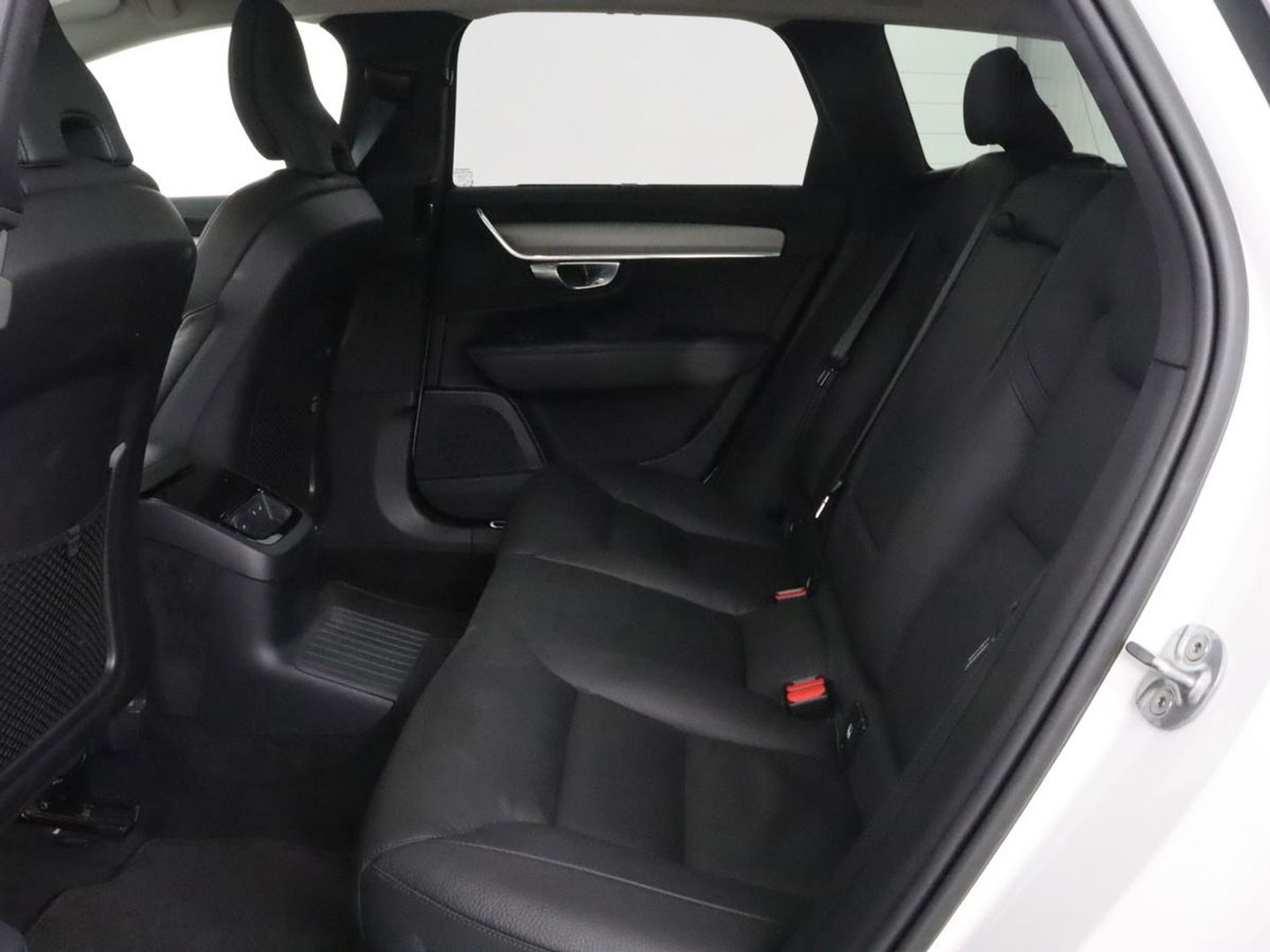 Volvo V90 2.0 T6 AWD Inscription Plug In | Panoramadak | Leder | Stoel & stuurverwarming | Trekhaak | Camera | Adaptive cruise | Carplay | Achterbankverwarming | 19'' | Harman/Kardon | PHEV