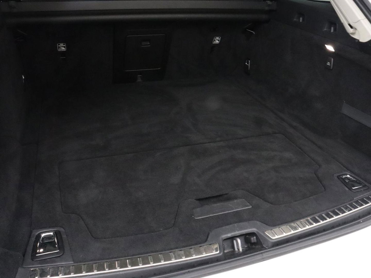 Volvo V90 2.0 T6 AWD Inscription Plug In | Panoramadak | Leder | Stoel & stuurverwarming | Trekhaak | Camera | Adaptive cruise | Carplay | Achterbankverwarming | 19'' | Harman/Kardon | PHEV