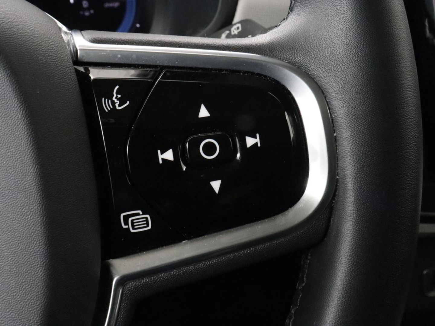 Volvo V90 2.0 T6 AWD Inscription Plug In | Panoramadak | Leder | Stoel & stuurverwarming | Trekhaak | Camera | Adaptive cruise | Carplay | Achterbankverwarming | 19'' | Harman/Kardon | PHEV