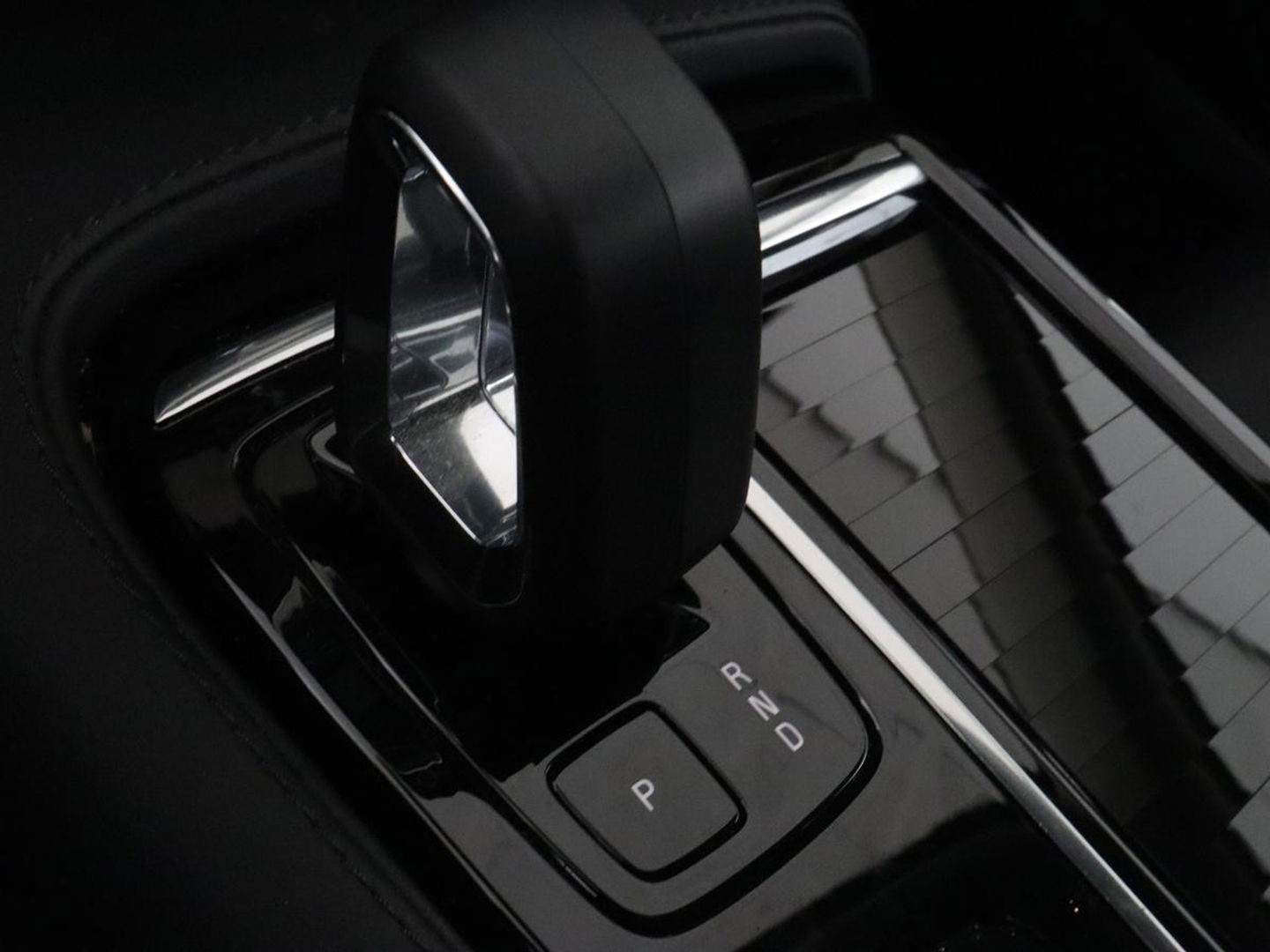 Volvo V90 2.0 T6 AWD Inscription Plug In | Panoramadak | Leder | Stoel & stuurverwarming | Trekhaak | Camera | Adaptive cruise | Carplay | Achterbankverwarming | 19'' | Harman/Kardon | PHEV