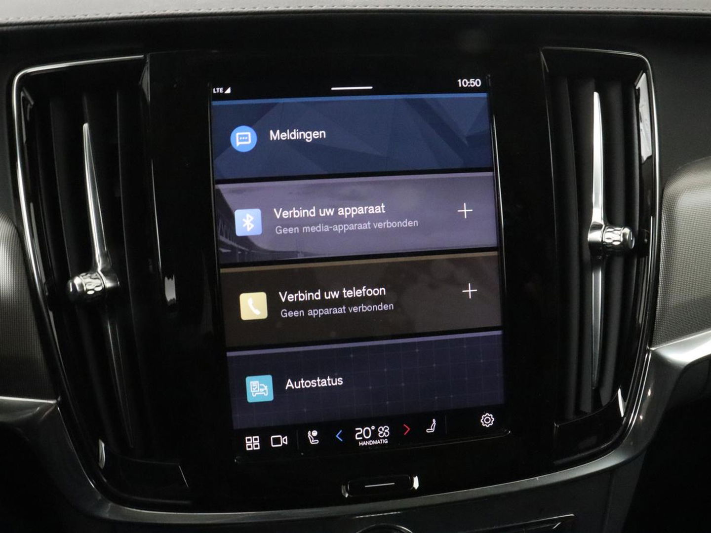 Volvo V90 2.0 T6 AWD Inscription Plug In | Panoramadak | Leder | Stoel & stuurverwarming | Trekhaak | Camera | Adaptive cruise | Carplay | Achterbankverwarming | 19'' | Harman/Kardon | PHEV