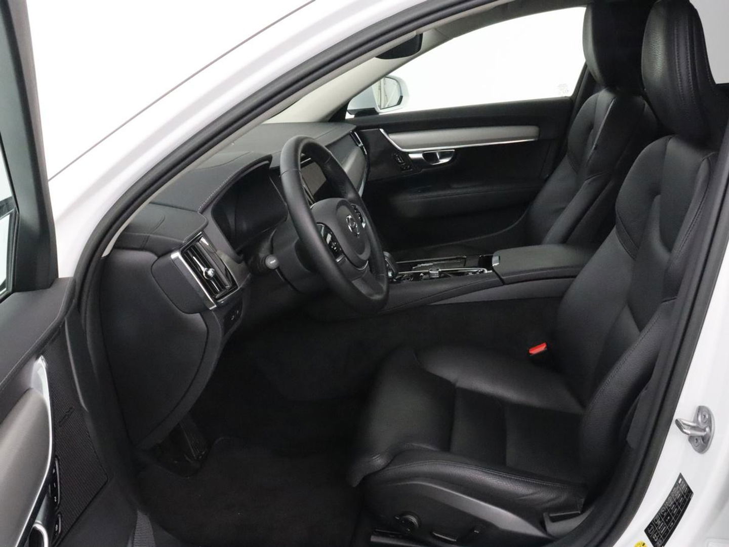 Volvo V90 2.0 T6 AWD Inscription Plug In | Panoramadak | Leder | Stoel & stuurverwarming | Trekhaak | Camera | Adaptive cruise | Carplay | Achterbankverwarming | 19'' | Harman/Kardon | PHEV