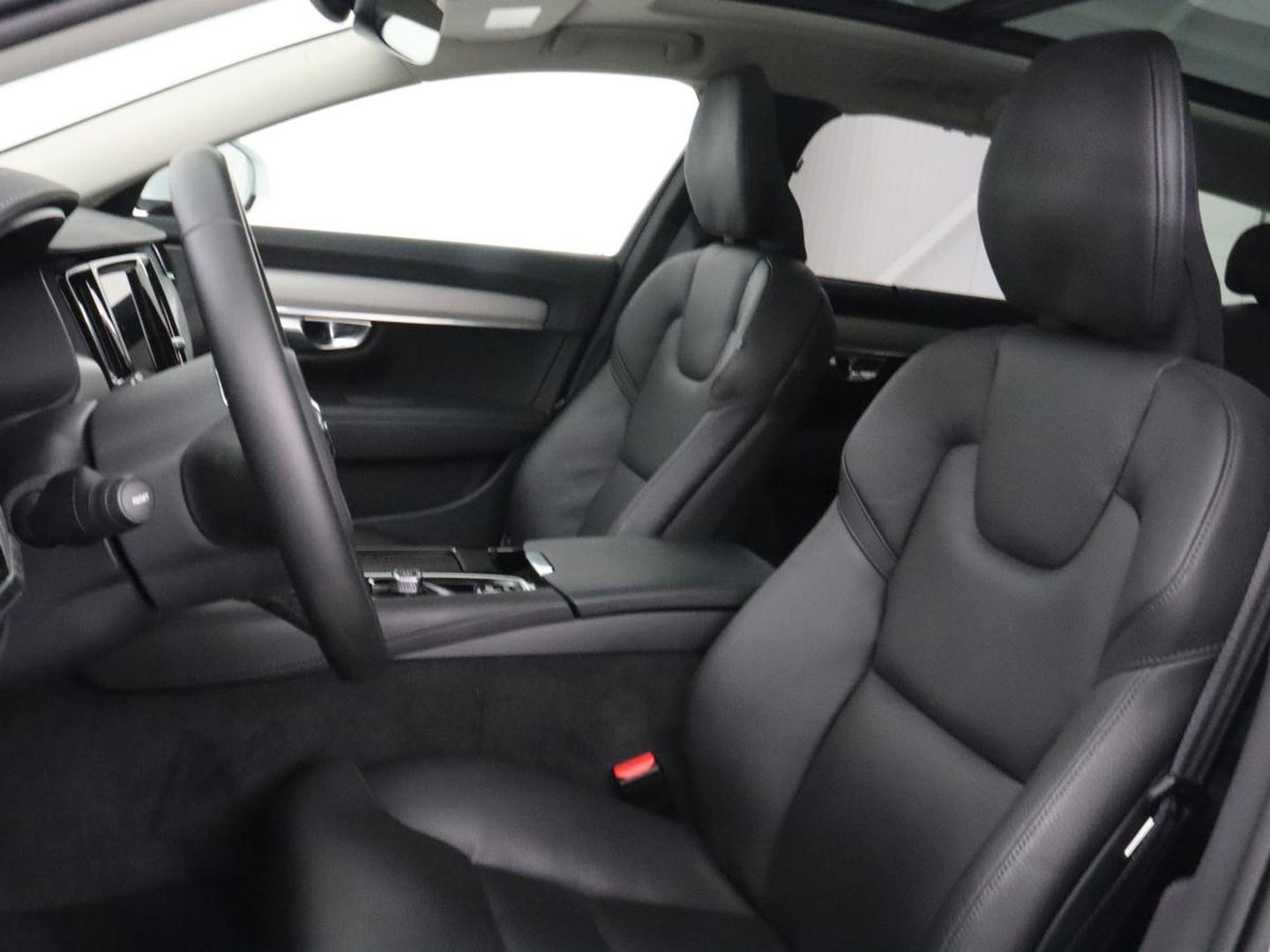 Volvo V90 2.0 T6 AWD Inscription Plug In | Panoramadak | Leder | Stoel & stuurverwarming | Trekhaak | Camera | Adaptive cruise | Carplay | Achterbankverwarming | 19'' | Harman/Kardon | PHEV