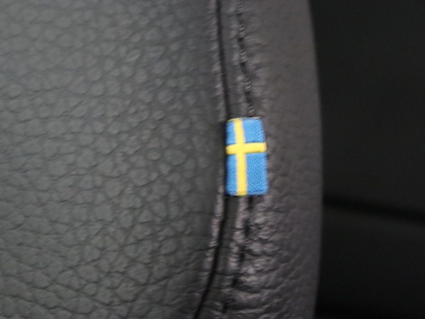 Volvo V90 2.0 T6 AWD Inscription Plug In | Panoramadak | Leder | Stoel & stuurverwarming | Trekhaak | Camera | Adaptive cruise | Carplay | Achterbankverwarming | 19'' | Harman/Kardon | PHEV