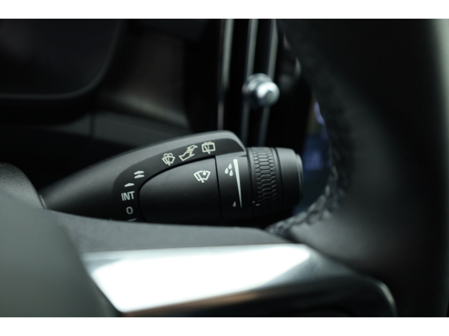 Volvo XC40 1.5 T5 Plug-in hybrid Ultimate Dark | Facelift | Pano-dak | 360 camera | H&K Audio | Adap. cruise | Blis | Elek. Stoelen |