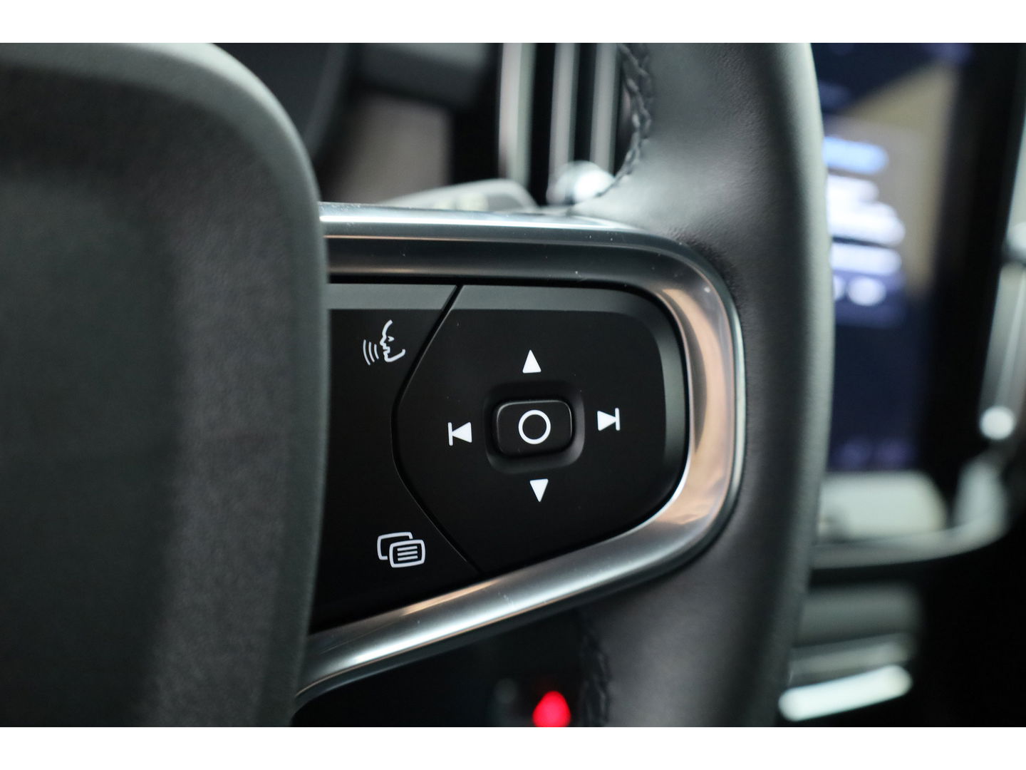 Volvo XC40 1.5 T5 Plug-in hybrid Ultimate Dark | Facelift | Pano-dak | 360 camera | H&K Audio | Adap. cruise | Blis | Elek. Stoelen |