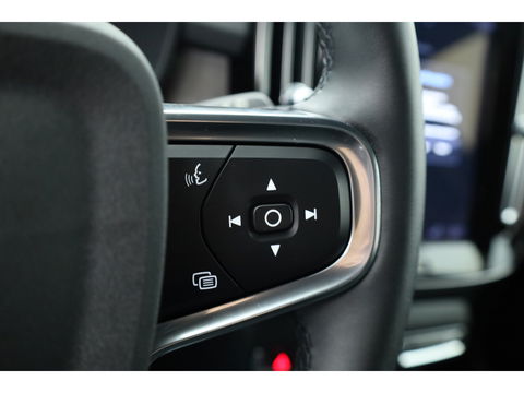 Volvo XC40 1.5 T5 Plug-in hybrid Ultimate Dark | Facelift | Pano-dak | 360 camera | H&K Audio | Adap. cruise | Blis | Elek. Stoelen |