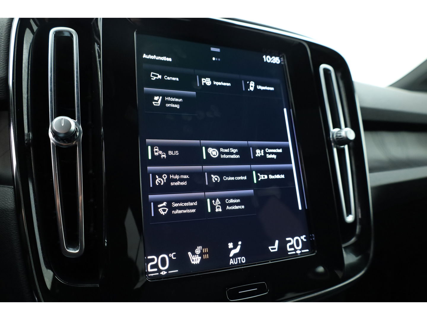 Volvo XC40 1.5 T5 Plug-in hybrid Ultimate Dark | Facelift | Pano-dak | 360 camera | H&K Audio | Adap. cruise | Blis | Elek. Stoelen |