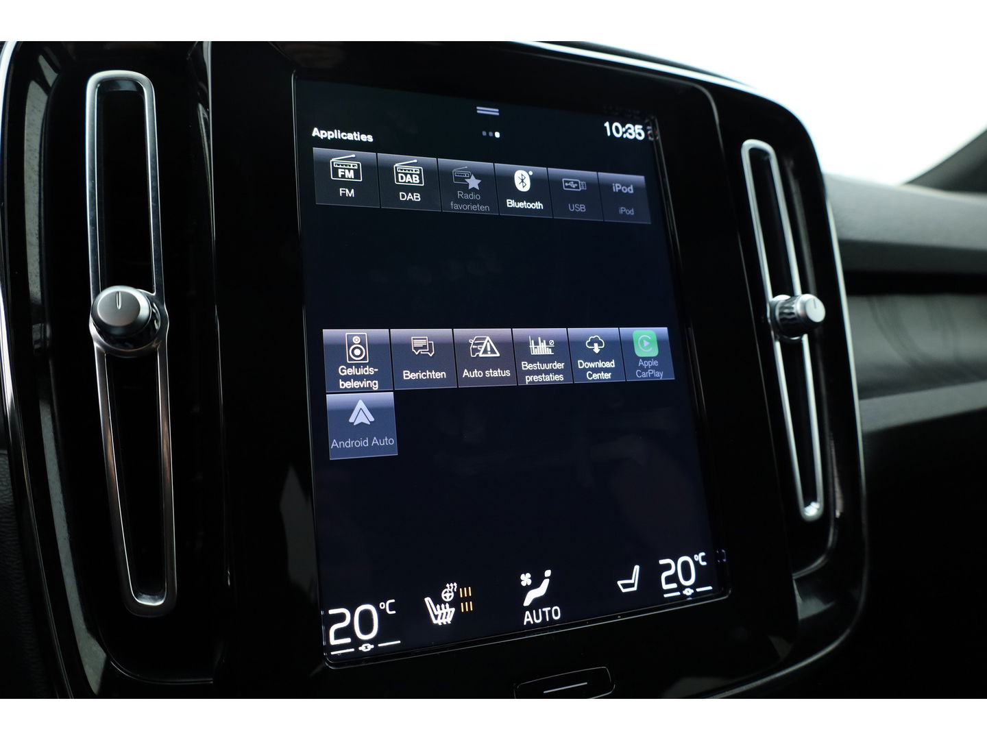 Volvo XC40 1.5 T5 Plug-in hybrid Ultimate Dark | Facelift | Pano-dak | 360 camera | H&K Audio | Adap. cruise | Blis | Elek. Stoelen |