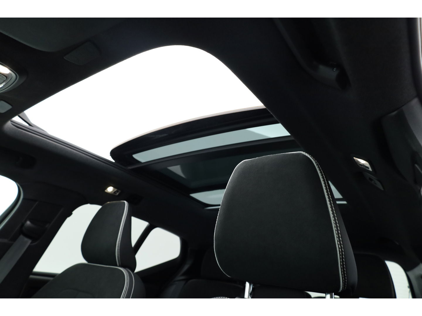 Volvo XC40 1.5 T5 Plug-in hybrid Ultimate Dark | Facelift | Pano-dak | 360 camera | H&K Audio | Adap. cruise | Blis | Elek. Stoelen |