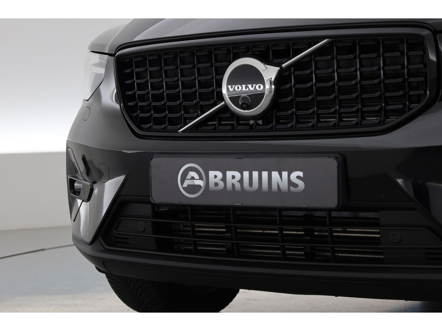 Volvo XC40 1.5 T5 Plug-in hybrid Ultimate Dark | Facelift | Pano-dak | 360 camera | H&K Audio | Adap. cruise | Blis | Elek. Stoelen |