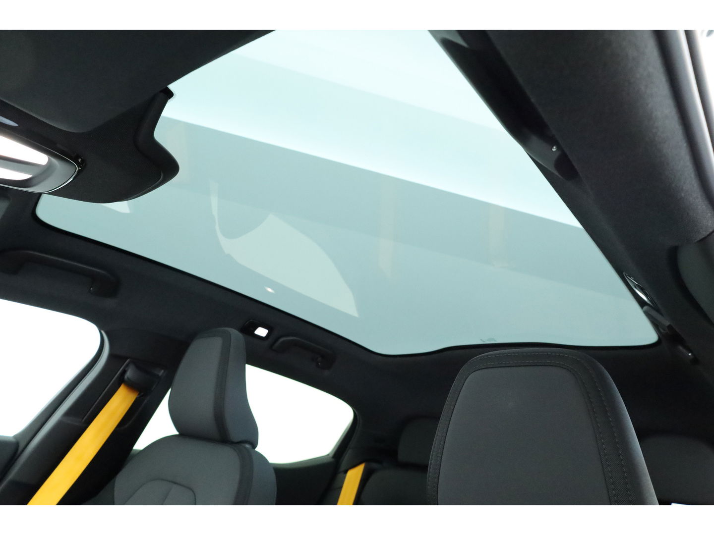 Polestar 2 Long Range Dual Motor Launch Edition 78kWh Performance Pack | Pano | Trekhaak | H&K Audio | 20'' | 4x Stoelverw. | Adapt. Cruise | 360cam