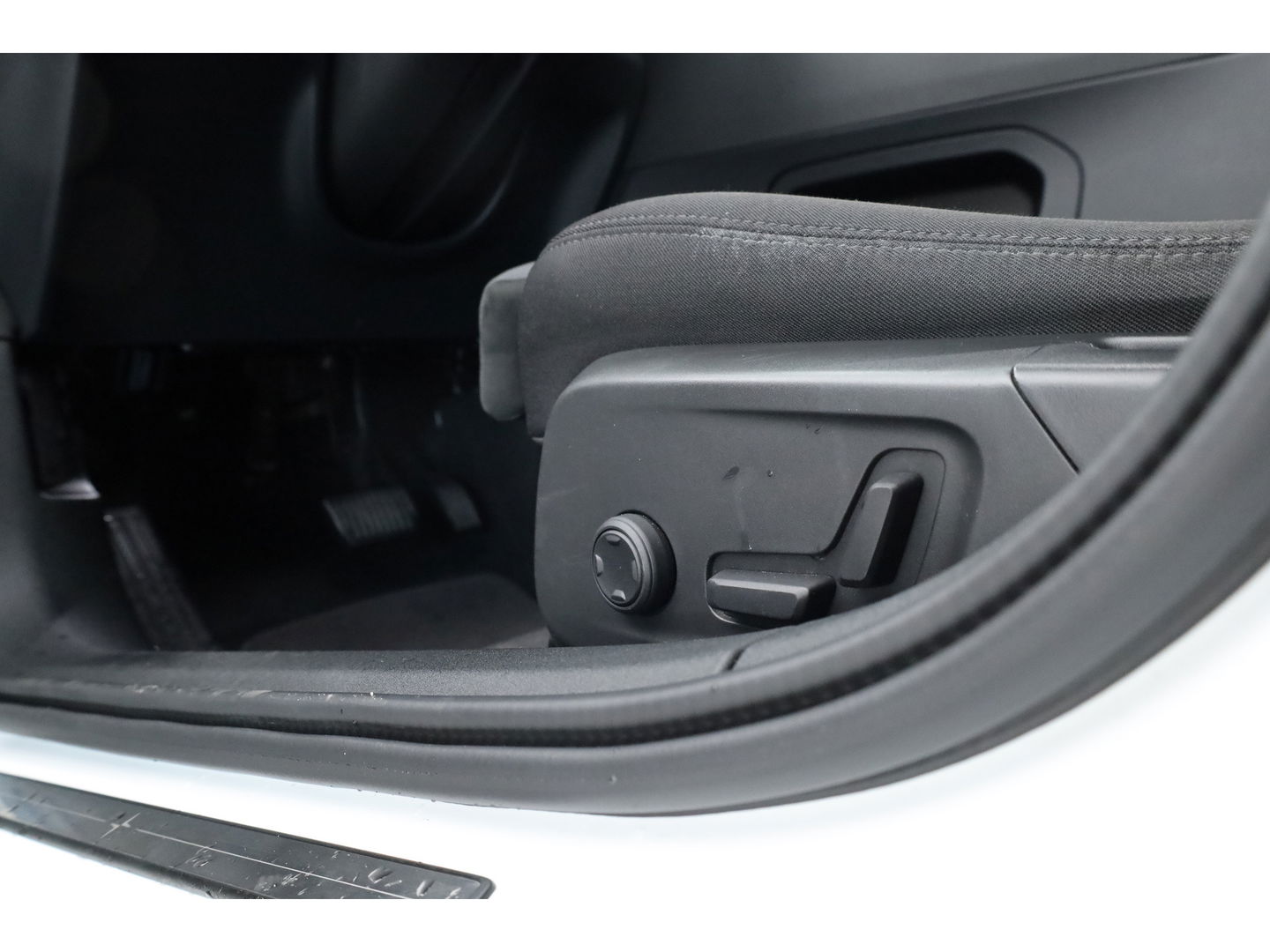 Polestar 2 Long Range Dual Motor Launch Edition 78kWh Performance Pack | Pano | Trekhaak | H&K Audio | 20'' | 4x Stoelverw. | Adapt. Cruise | 360cam