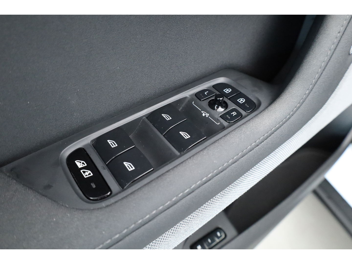 Polestar 2 Long Range Dual Motor Launch Edition 78kWh Performance Pack | Pano | Trekhaak | H&K Audio | 20'' | 4x Stoelverw. | Adapt. Cruise | 360cam