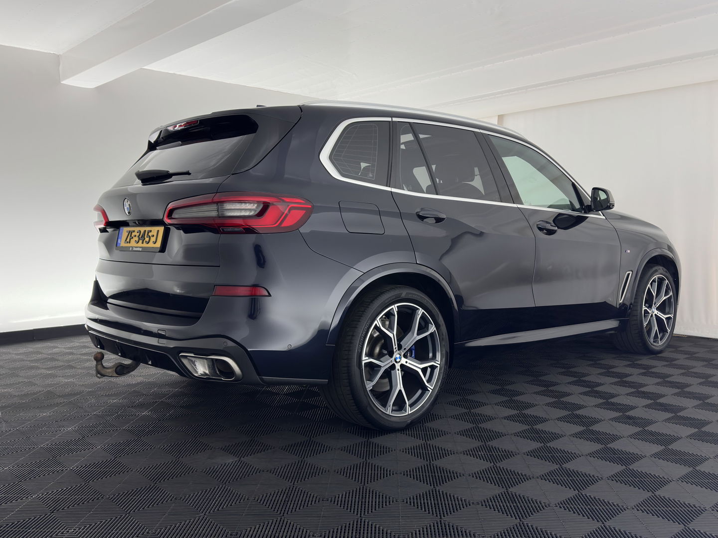 BMW X5 M50d M-Sportpack High Executive Aut. *PANO | HEAD-UP | LASER-LED | LUXURY-LEATHER | SOFT-CLOSE | ADAPTIVE-CRUISE | HARMAN/KARDON | BLIND-SPOT | MEMORY-PACK | TOP-VIEW | DIGI-COCKPIT | NAVI-FULLMAP | ECC | PDC | TOWBAR |
