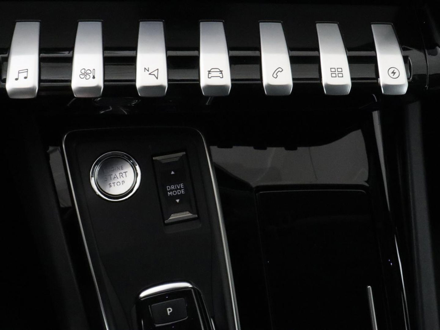 Peugeot 508 1.6 HYbrid Allure | Trekhaak | Adaptive cruise | Half leder | Camera | Carplay | Navigatie | Sfeerverlichting | Full LED | Climate control | PHEV | Plug In