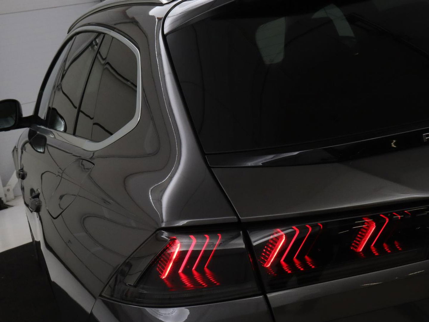 Peugeot 508 1.6 HYbrid Allure | Trekhaak | Adaptive cruise | Half leder | Camera | Carplay | Navigatie | Sfeerverlichting | Full LED | Climate control | PHEV | Plug In