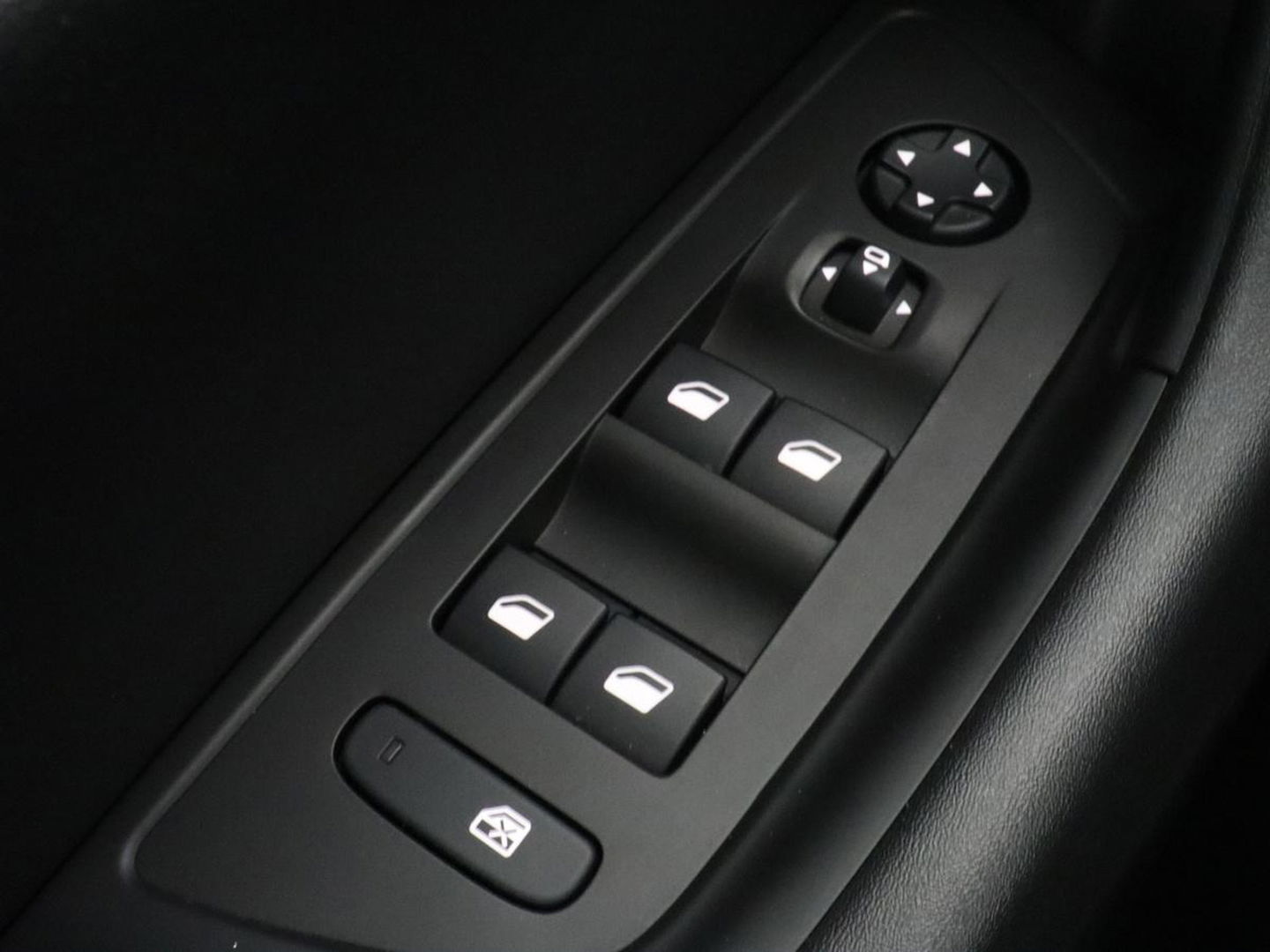 Peugeot 508 1.6 HYbrid Allure | Trekhaak | Adaptive cruise | Half leder | Camera | Carplay | Navigatie | Sfeerverlichting | Full LED | Climate control | PHEV | Plug In