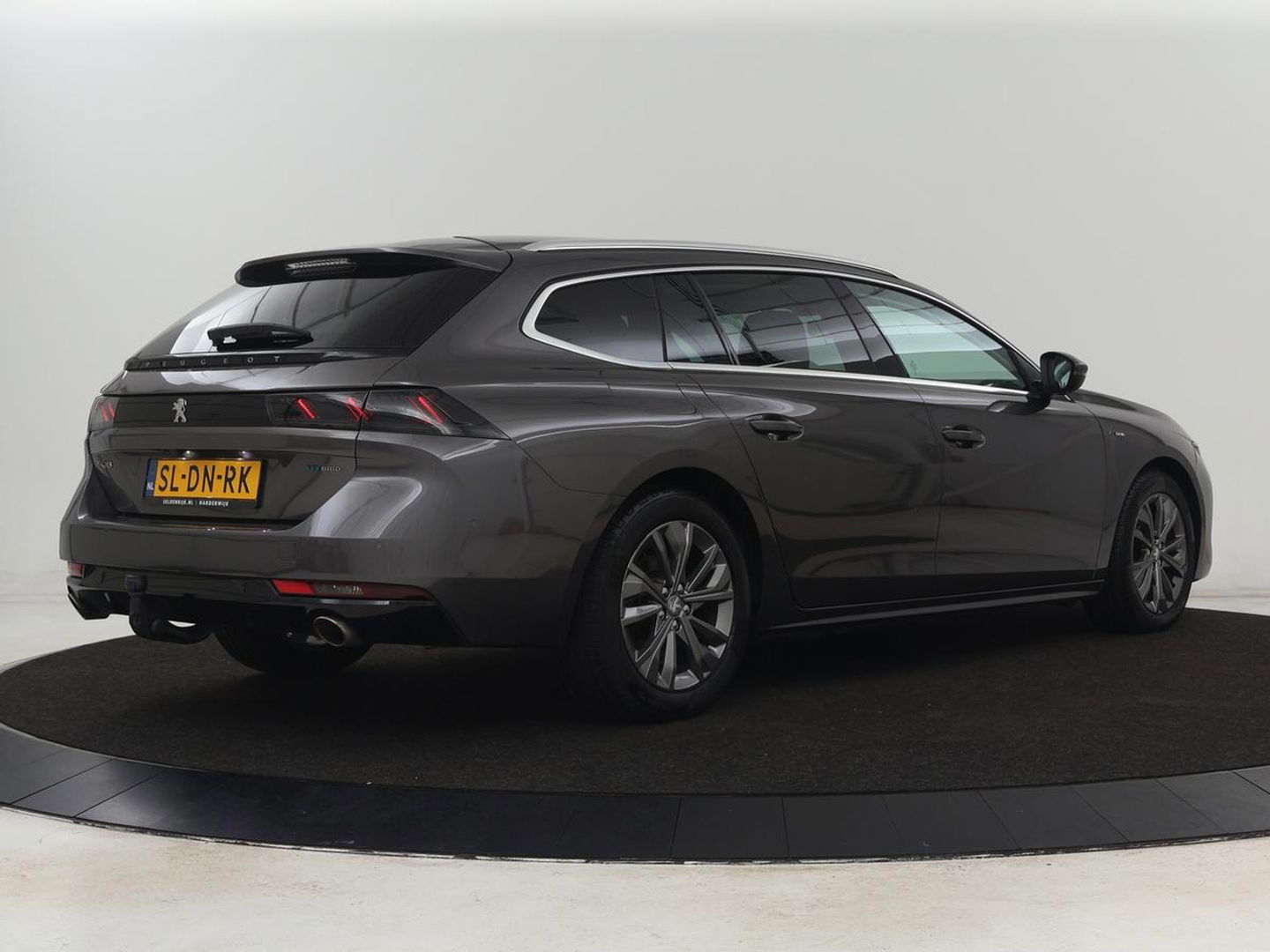 Peugeot 508 1.6 HYbrid Allure | Trekhaak | Adaptive cruise | Half leder | Camera | Carplay | Navigatie | Sfeerverlichting | Full LED | Climate control | PHEV | Plug In