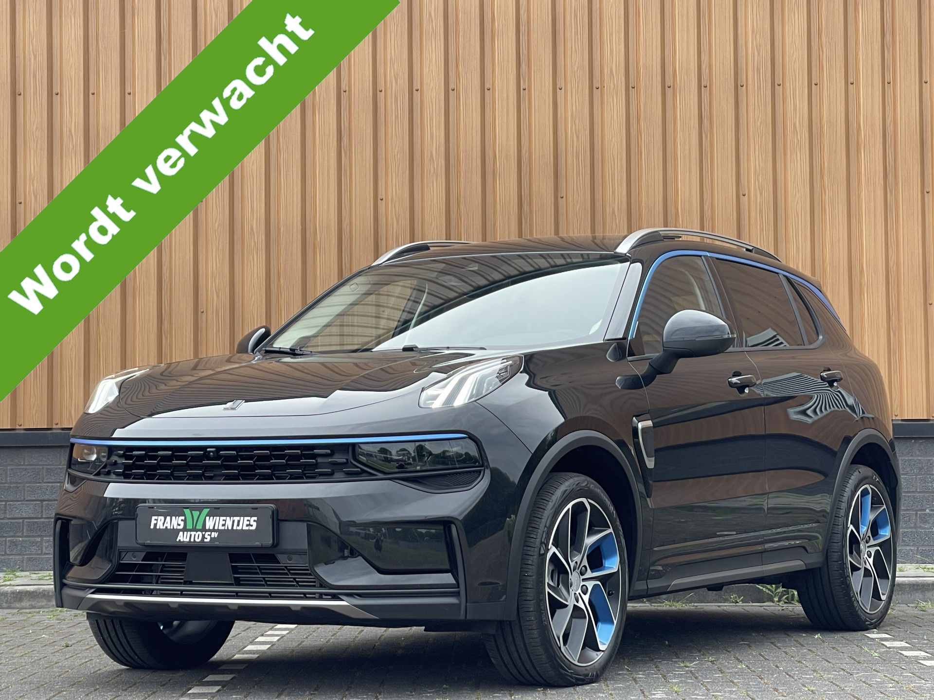 Lynk & Co 01 1.5 | Panoramadak | Achteruitrijcamera | Adaptive Cruise Control | Keyless | Elektrische Bestuurdersstoel + Geheugen | Parkeersensoren | Apple Carplay | Android Auto | Infinity Audiosysteem