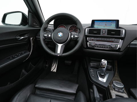 BMW 2 Serie Cabrio 220d Sport M-Sportpack Aut. *FULL-LEATHER | XENON | HARMAN/KARDON | MEMORY-PACK | HEATED-SPORTSEATS | NAVI-FULLMAP | DAB+ | ECC | PDC | 19''ALU*