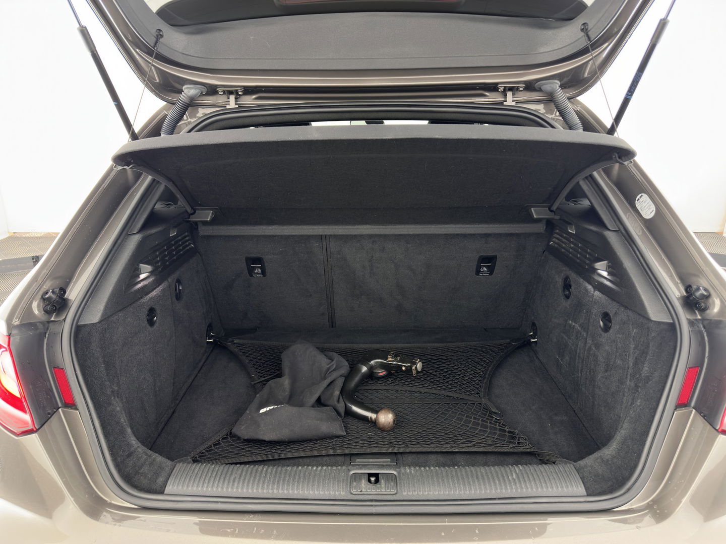 Audi A3 Sportback 1.4 TFSI Ambition Pro Line S g-tron Aut. *1/2LEATHER | XENON | NAVI-FULLMAP | SPORT-SEATS | PRIVACY-GLASS | ECC | CRUISE | 18''ALU | TOWBAR*