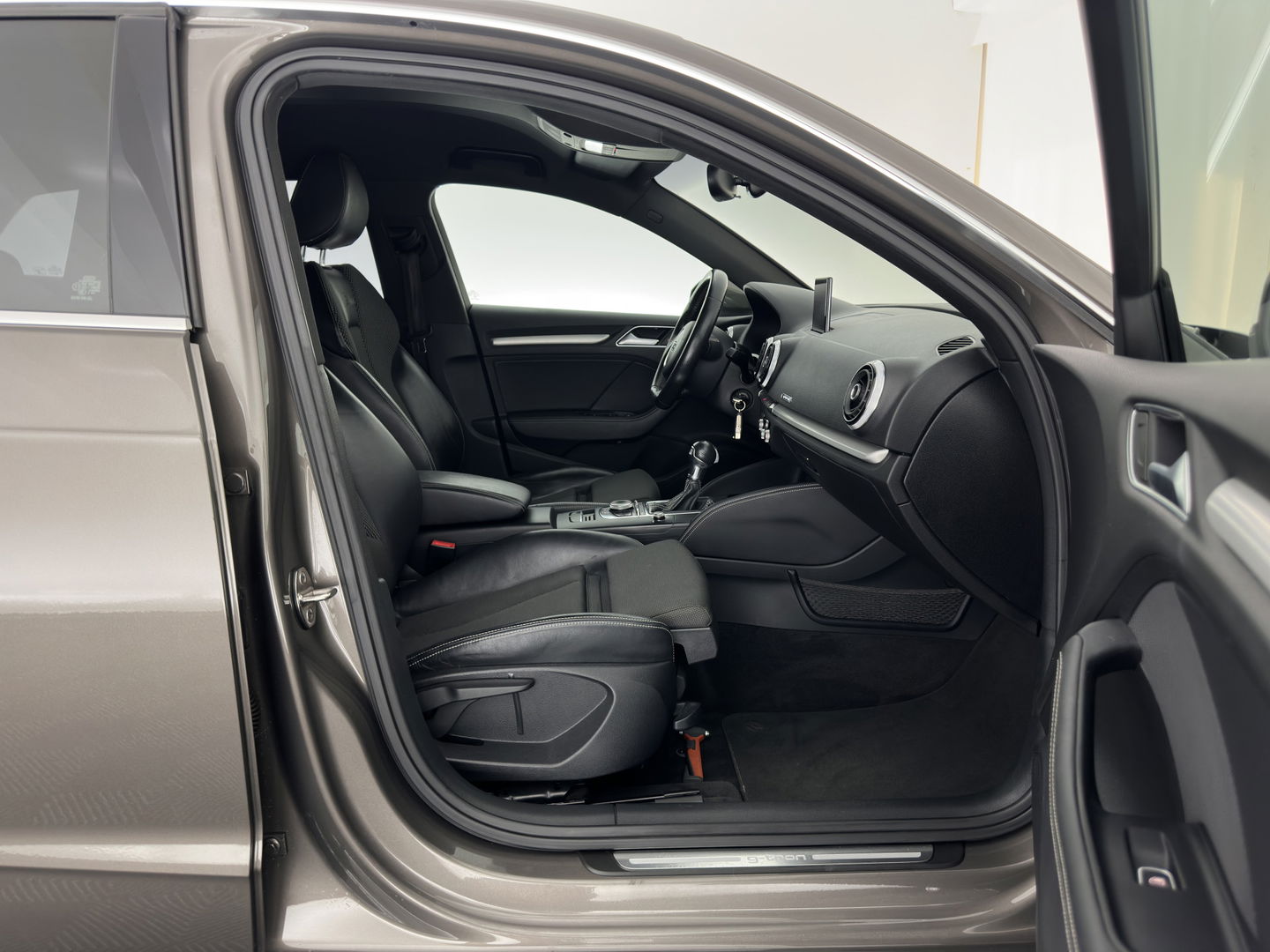 Audi A3 Sportback 1.4 TFSI Ambition Pro Line S g-tron Aut. *1/2LEATHER | XENON | NAVI-FULLMAP | SPORT-SEATS | PRIVACY-GLASS | ECC | CRUISE | 18''ALU | TOWBAR*