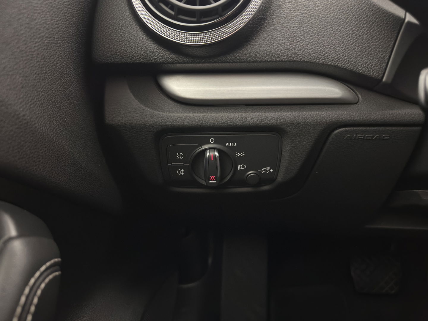 Audi A3 Sportback 1.4 TFSI Ambition Pro Line S g-tron Aut. *1/2LEATHER | XENON | NAVI-FULLMAP | SPORT-SEATS | PRIVACY-GLASS | ECC | CRUISE | 18''ALU | TOWBAR*