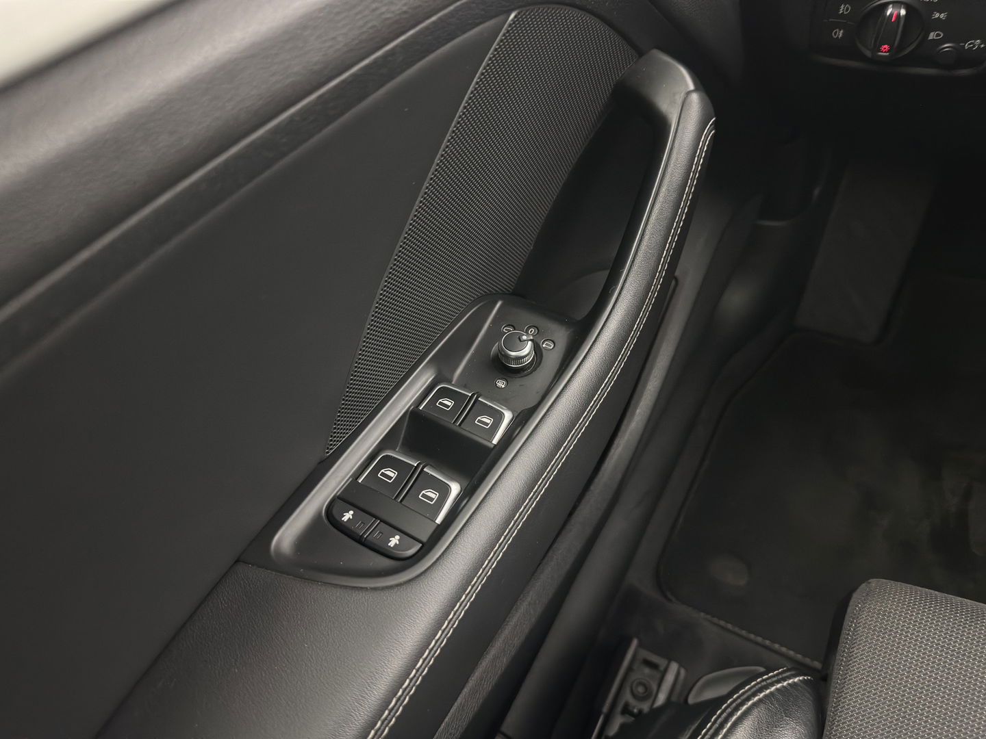 Audi A3 Sportback 1.4 TFSI Ambition Pro Line S g-tron Aut. *1/2LEATHER | XENON | NAVI-FULLMAP | SPORT-SEATS | PRIVACY-GLASS | ECC | CRUISE | 18''ALU | TOWBAR*