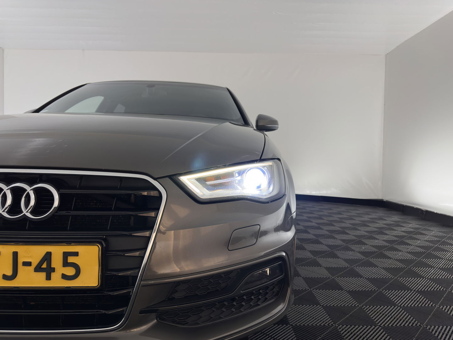 Audi A3 Sportback 1.4 TFSI Ambition Pro Line S g-tron Aut. *1/2LEATHER | XENON | NAVI-FULLMAP | SPORT-SEATS | PRIVACY-GLASS | ECC | CRUISE | 18''ALU | TOWBAR*