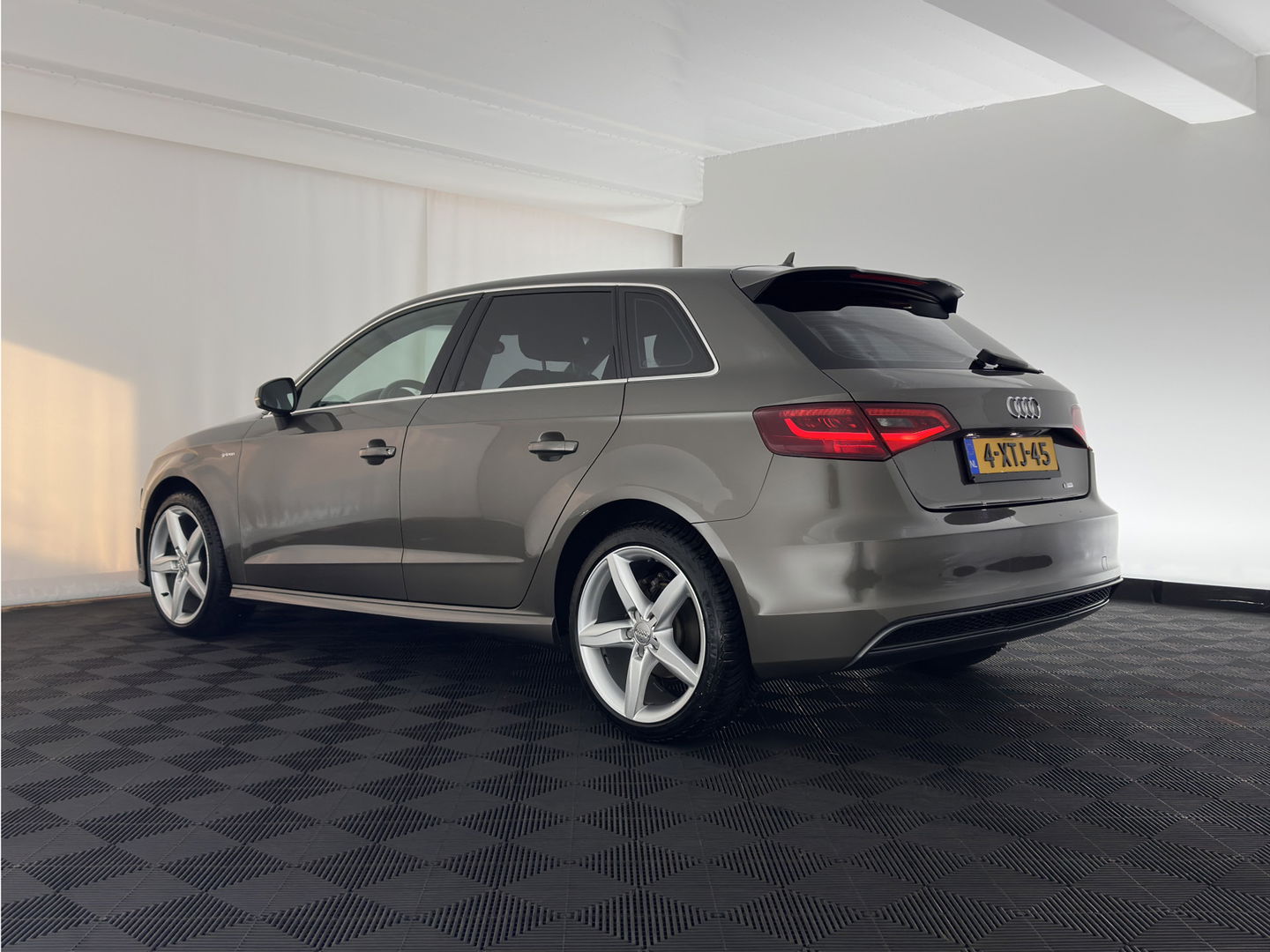 Audi A3 Sportback 1.4 TFSI Ambition Pro Line S g-tron Aut. *1/2LEATHER | XENON | NAVI-FULLMAP | SPORT-SEATS | PRIVACY-GLASS | ECC | CRUISE | 18''ALU | TOWBAR*