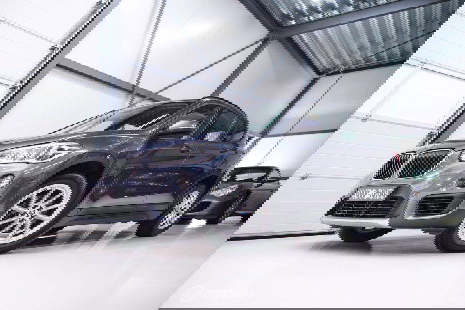 BMW X1 sDrive18i High Executive | 1e eigenaar | Dealer OH | Trekhaak | Leder | Sportstoelen | HUD | Stoelverwarming | Clima | LED |