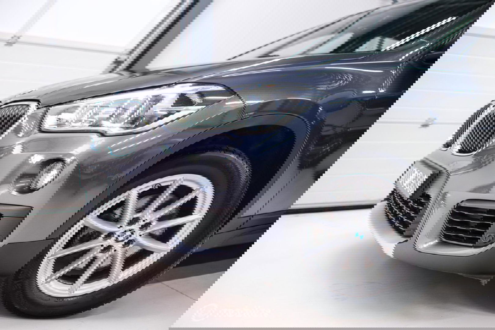 BMW X1 sDrive18i High Executive | 1e eigenaar | Dealer OH | Trekhaak | Leder | Sportstoelen | HUD | Stoelverwarming | Clima | LED |