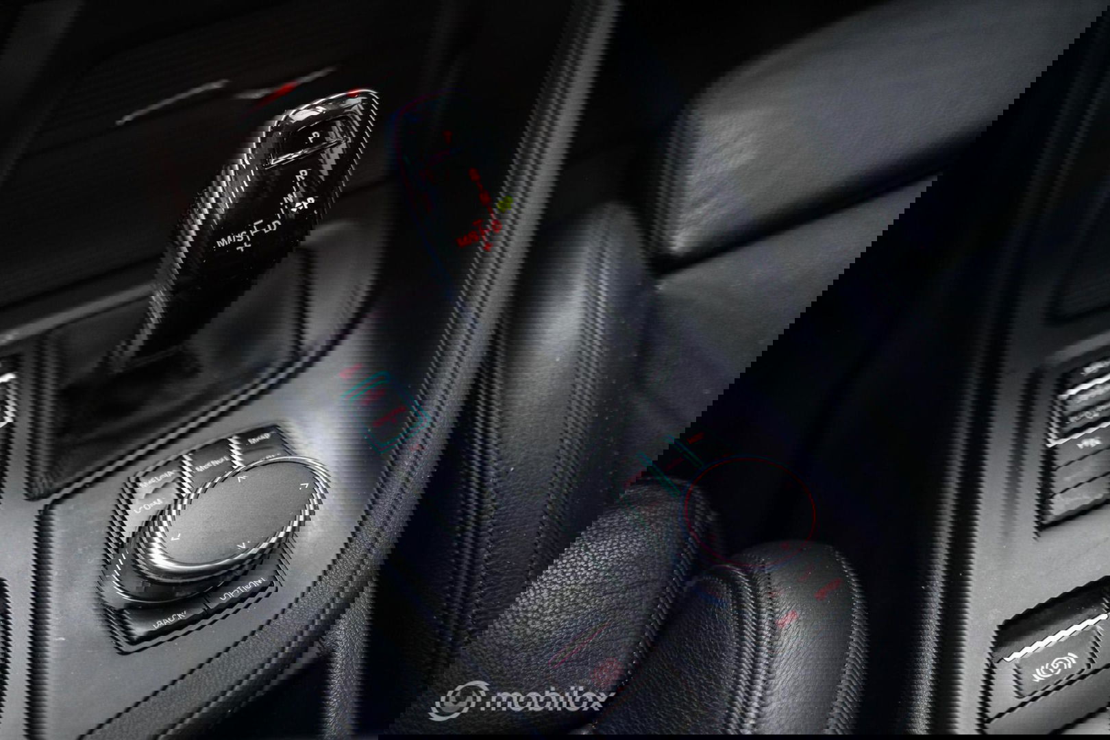 BMW X1 sDrive18i High Executive | 1e eigenaar | Dealer OH | Trekhaak | Leder | Sportstoelen | HUD | Stoelverwarming | Clima | LED |