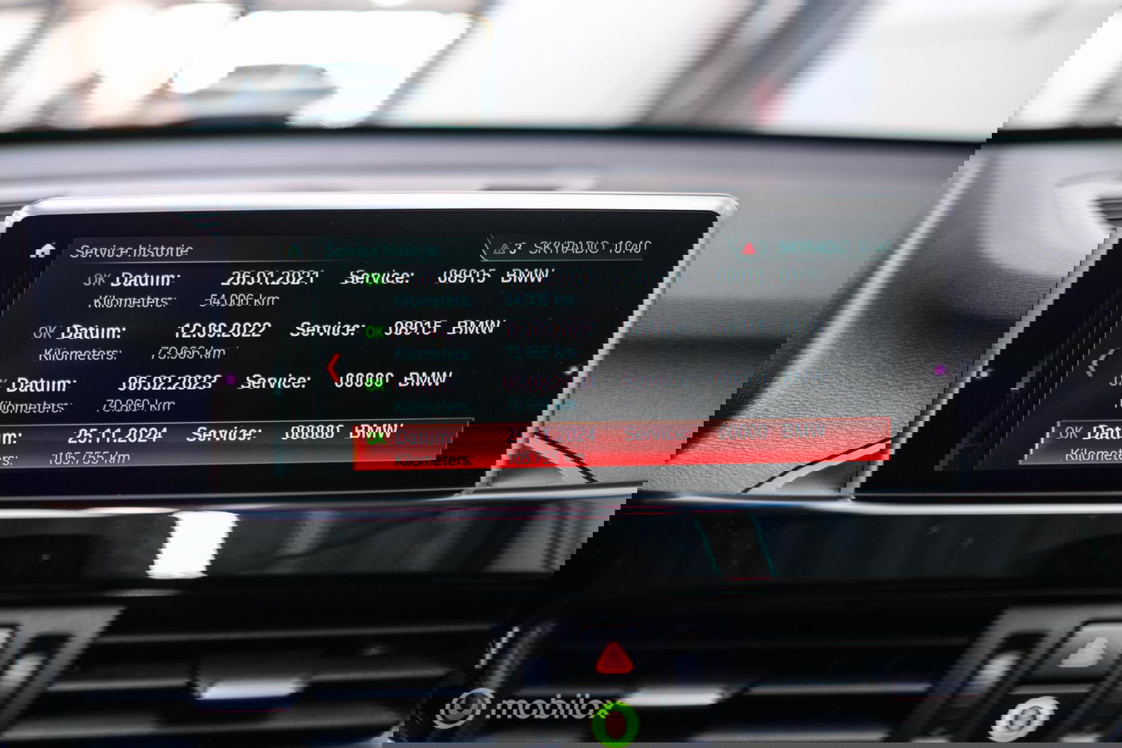 BMW X1 sDrive18i High Executive | 1e eigenaar | Dealer OH | Trekhaak | Leder | Sportstoelen | HUD | Stoelverwarming | Clima | LED |