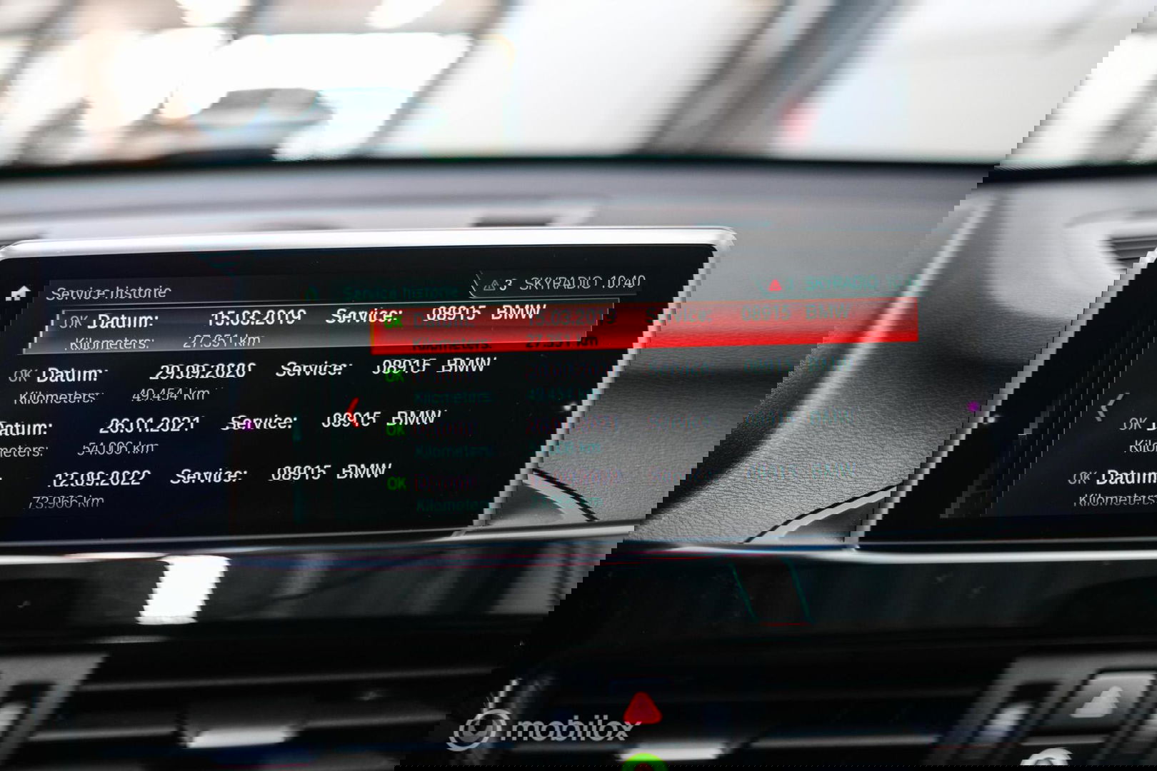 BMW X1 sDrive18i High Executive | 1e eigenaar | Dealer OH | Trekhaak | Leder | Sportstoelen | HUD | Stoelverwarming | Clima | LED |