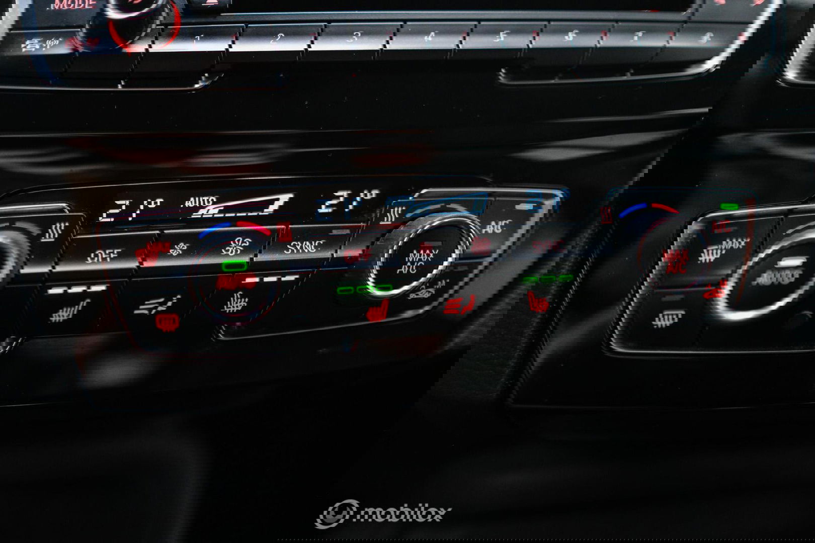 BMW X1 sDrive18i High Executive | 1e eigenaar | Dealer OH | Trekhaak | Leder | Sportstoelen | HUD | Stoelverwarming | Clima | LED |