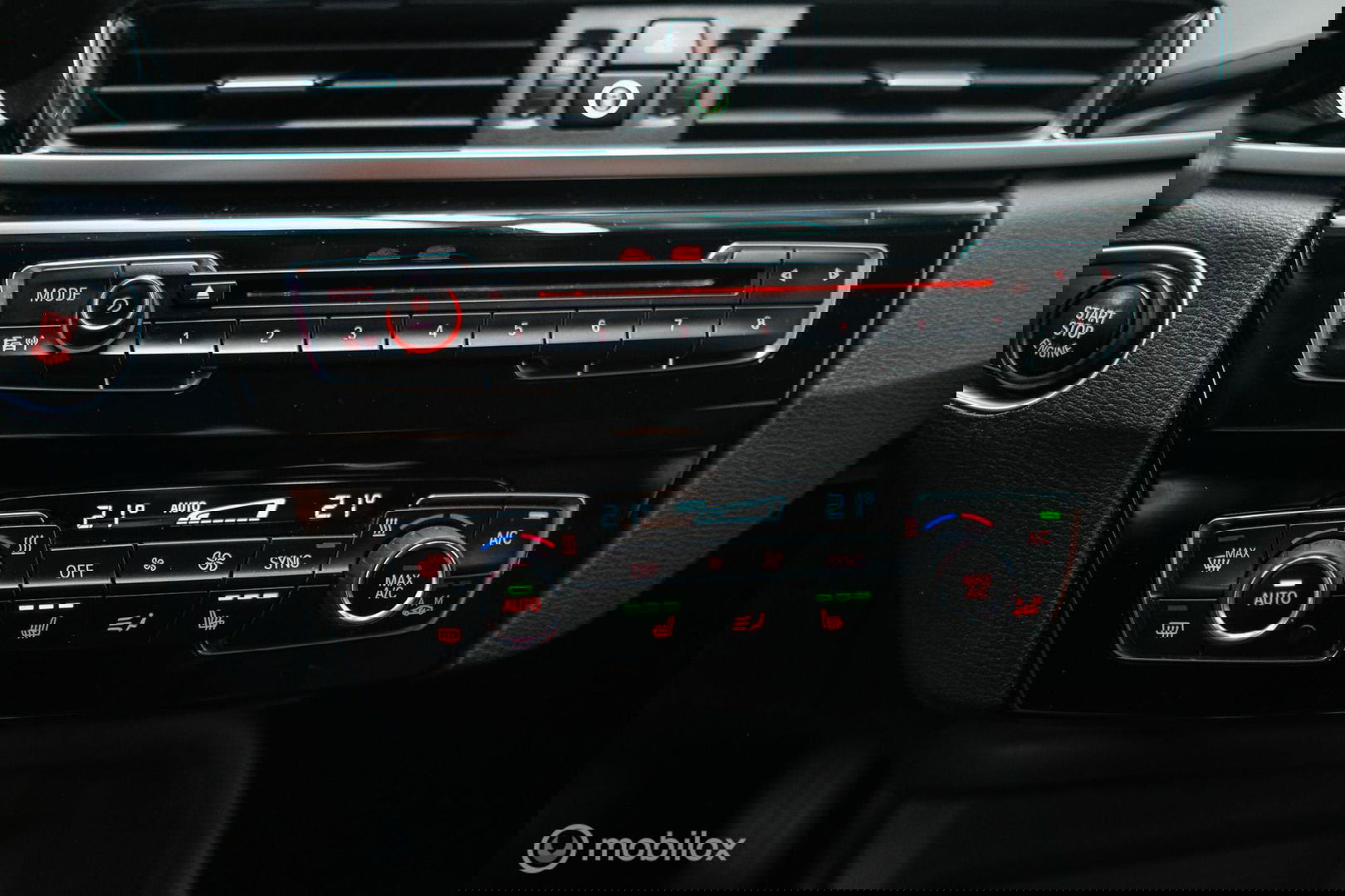 BMW X1 sDrive18i High Executive | 1e eigenaar | Dealer OH | Trekhaak | Leder | Sportstoelen | HUD | Stoelverwarming | Clima | LED |