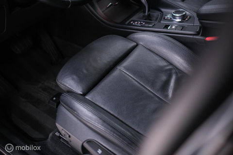 BMW X1 sDrive18i High Executive | 1e eigenaar | Dealer OH | Trekhaak | Leder | Sportstoelen | HUD | Stoelverwarming | Clima | LED |