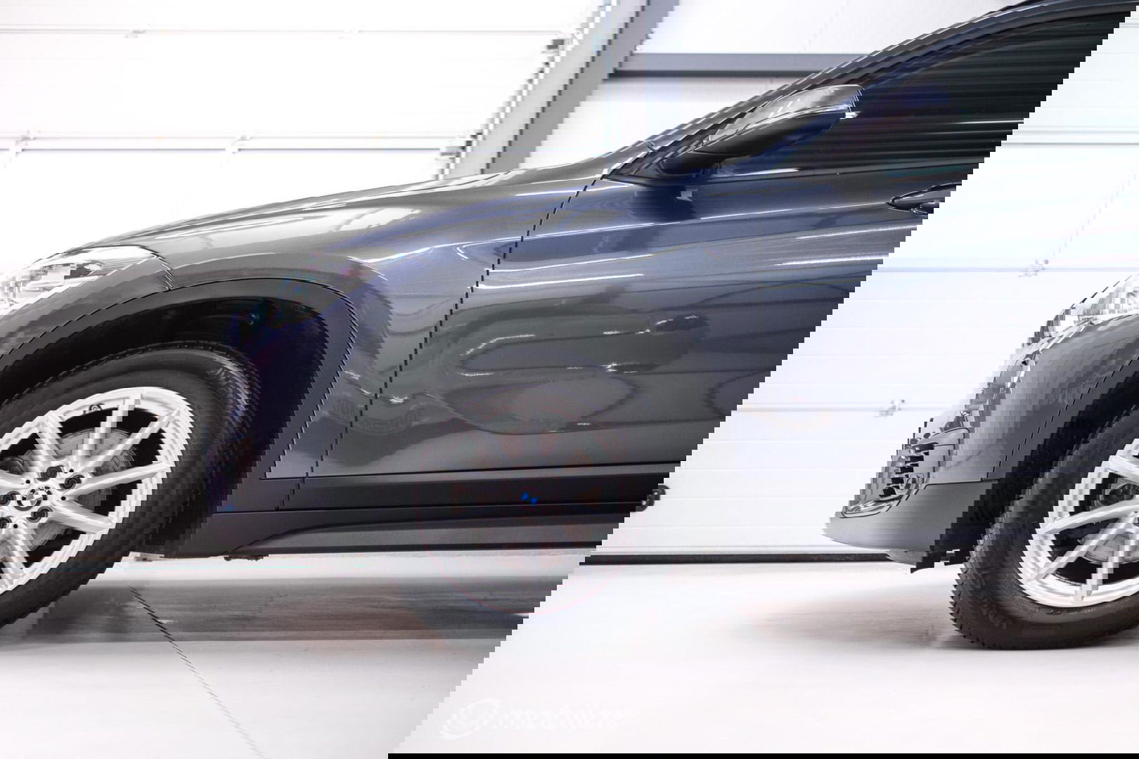 BMW X1 sDrive18i High Executive | 1e eigenaar | Dealer OH | Trekhaak | Leder | Sportstoelen | HUD | Stoelverwarming | Clima | LED |