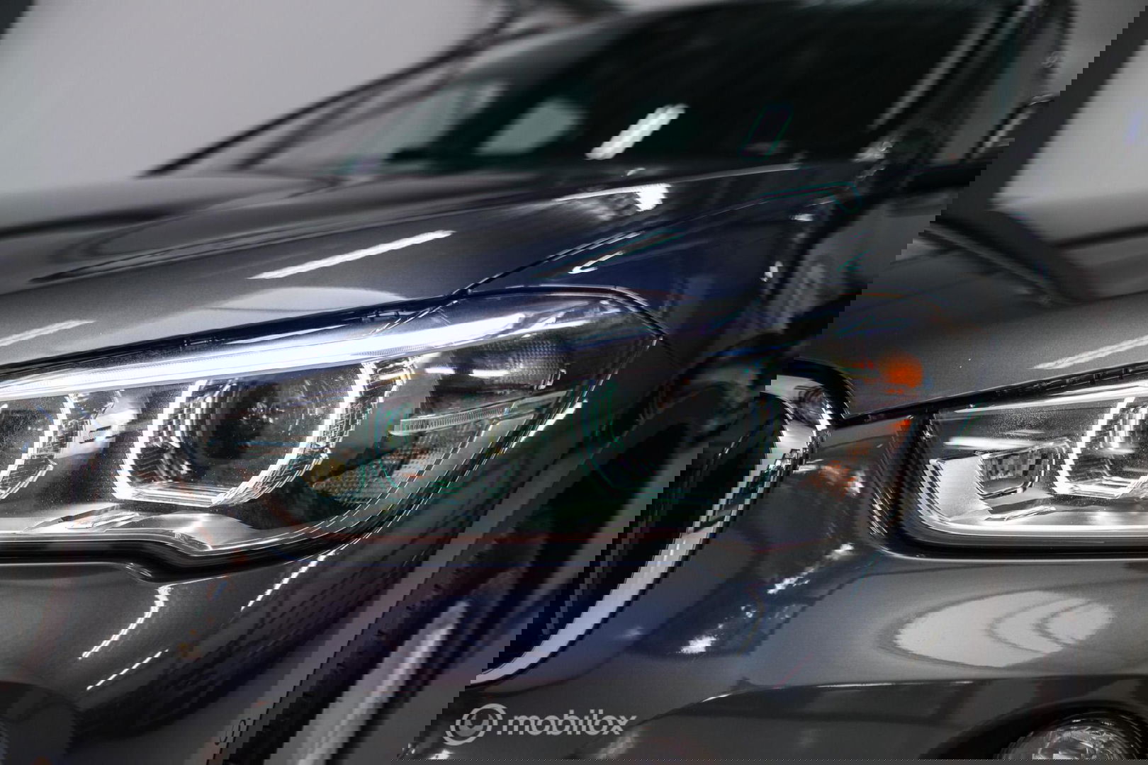 BMW X1 sDrive18i High Executive | 1e eigenaar | Dealer OH | Trekhaak | Leder | Sportstoelen | HUD | Stoelverwarming | Clima | LED |