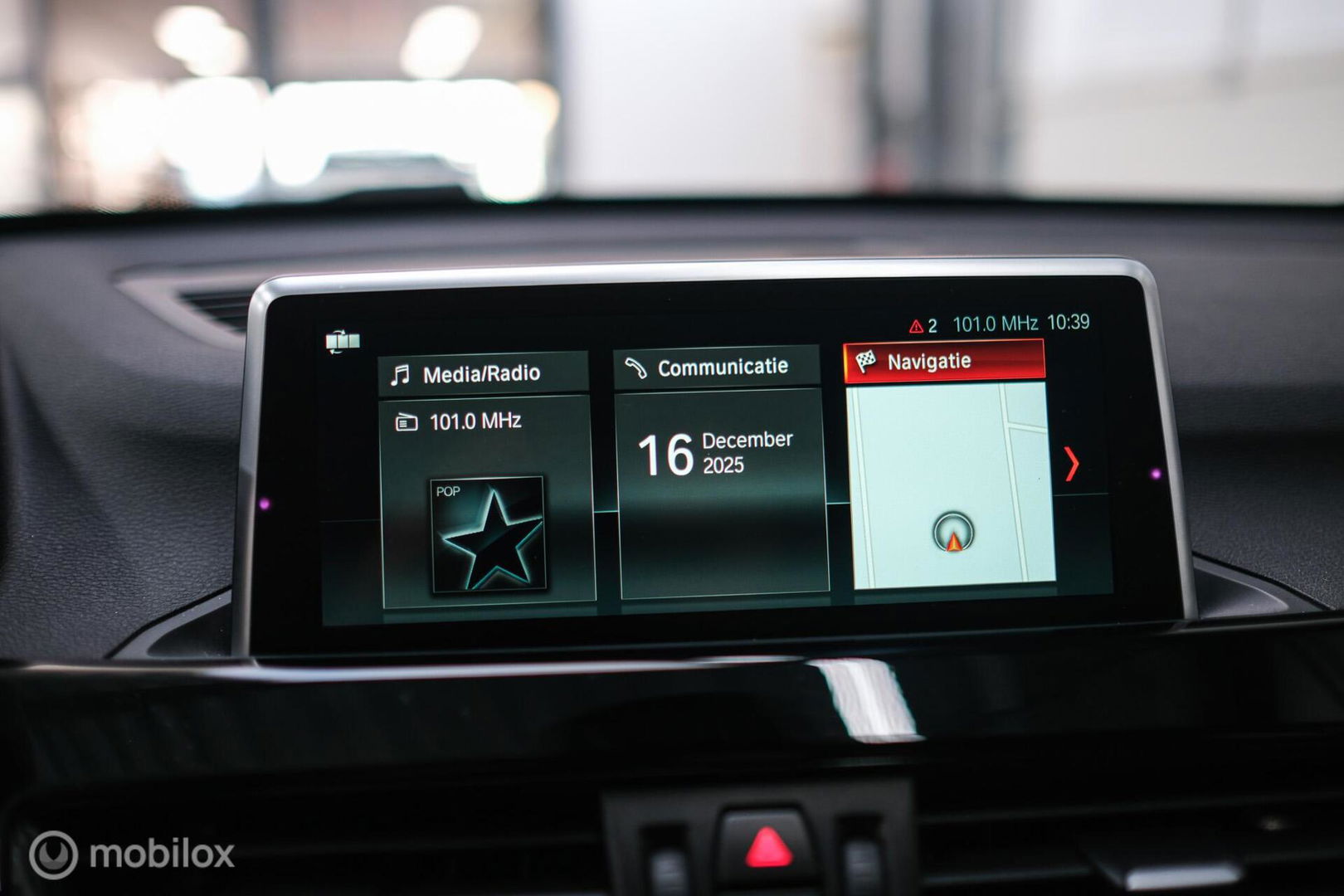 BMW X1 sDrive18i High Executive | 1e eigenaar | Dealer OH | Trekhaak | Leder | Sportstoelen | HUD | Stoelverwarming | Clima | LED |