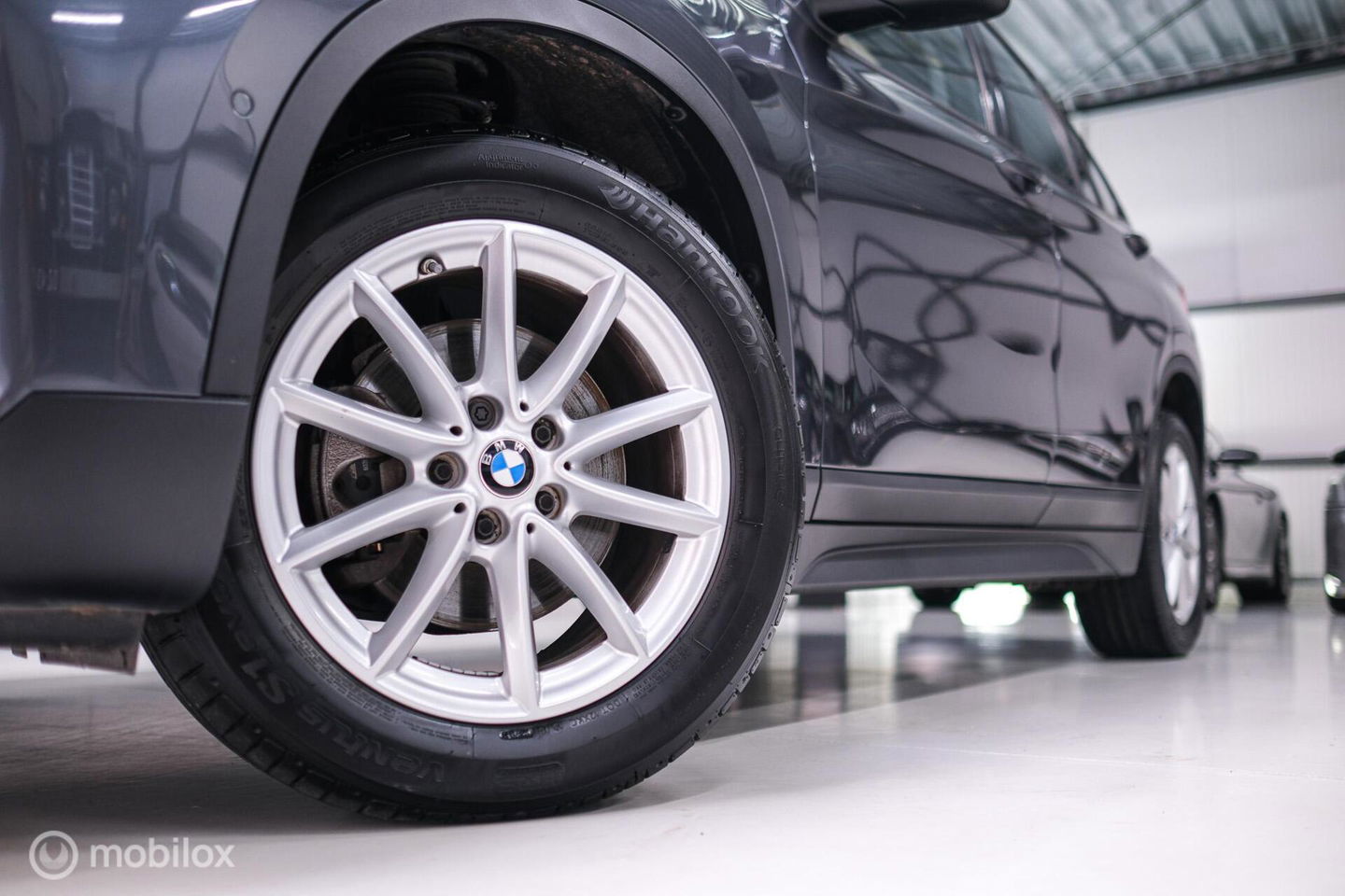 BMW X1 sDrive18i High Executive | 1e eigenaar | Dealer OH | Trekhaak | Leder | Sportstoelen | HUD | Stoelverwarming | Clima | LED |