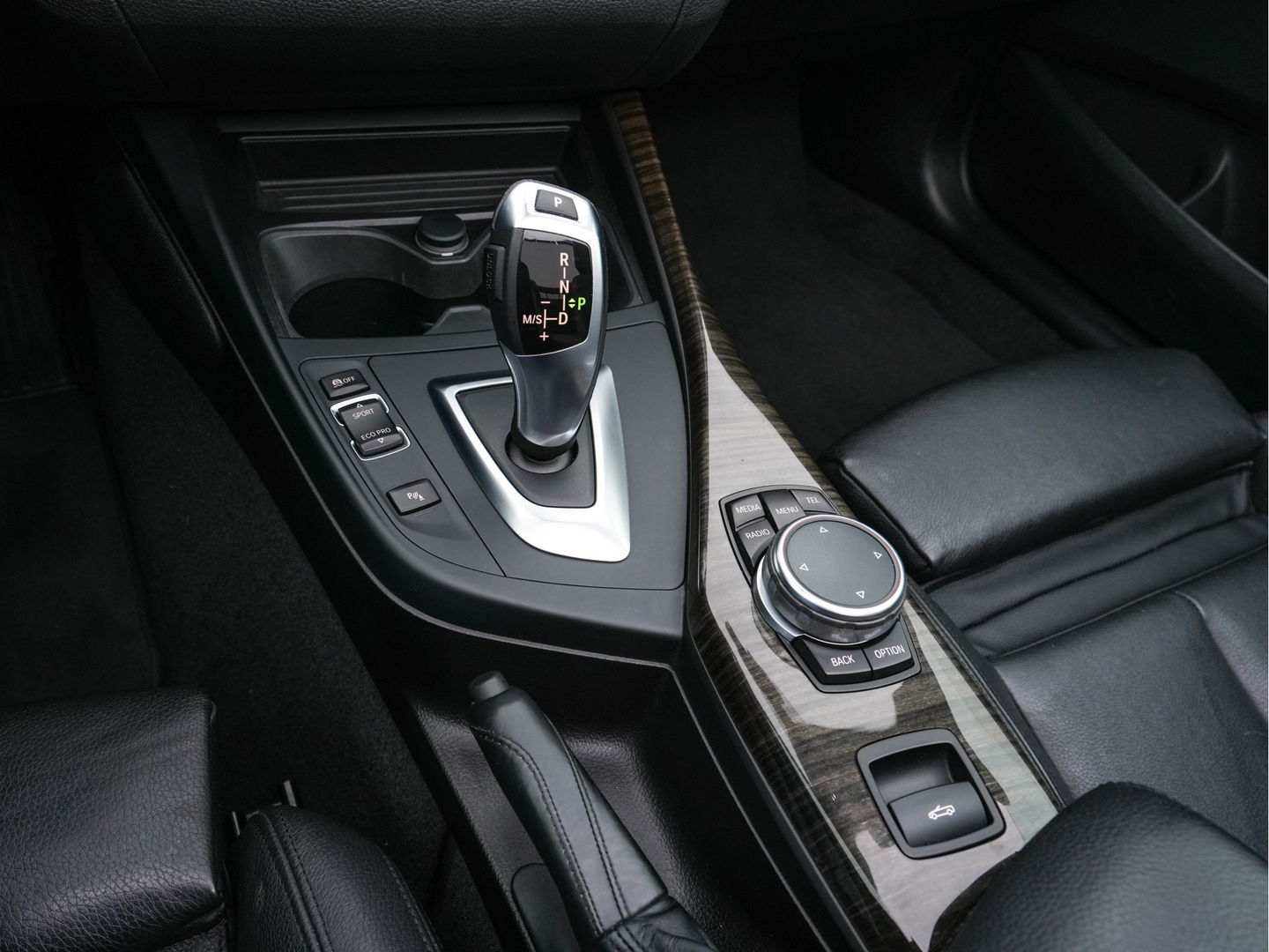 BMW 2 Serie Cabrio 220d Sport M-Sportpack Aut. *FULL-LEATHER | XENON | HARMAN/KARDON | MEMORY-PACK | HEATED-SPORTSEATS | NAVI-FULLMAP | DAB+ | ECC | PDC | 19''ALU*