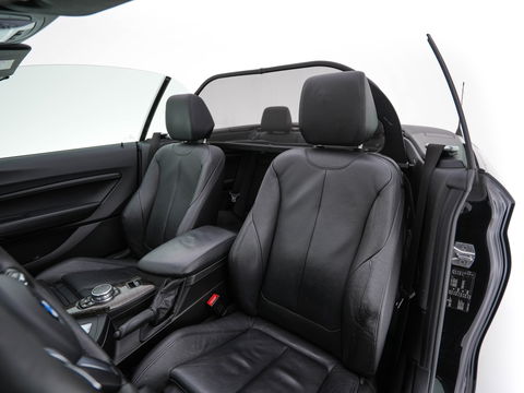 BMW 2 Serie Cabrio 220d Sport M-Sportpack Aut. *FULL-LEATHER | XENON | HARMAN/KARDON | MEMORY-PACK | HEATED-SPORTSEATS | NAVI-FULLMAP | DAB+ | ECC | PDC | 19''ALU*