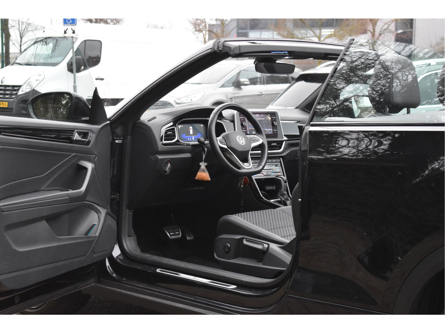 Volkswagen T-Roc Cabrio 1.5 TSI R-Line Black style | Virtual cockpit | Carplay | Stoelverwarming | Navi | Full LED | Netjes 29
