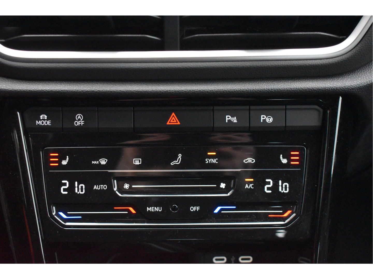 Volkswagen T-Roc Cabrio 1.5 TSI R-Line Black style | Virtual cockpit | Carplay | Stoelverwarming | Navi | Full LED | Netjes 29