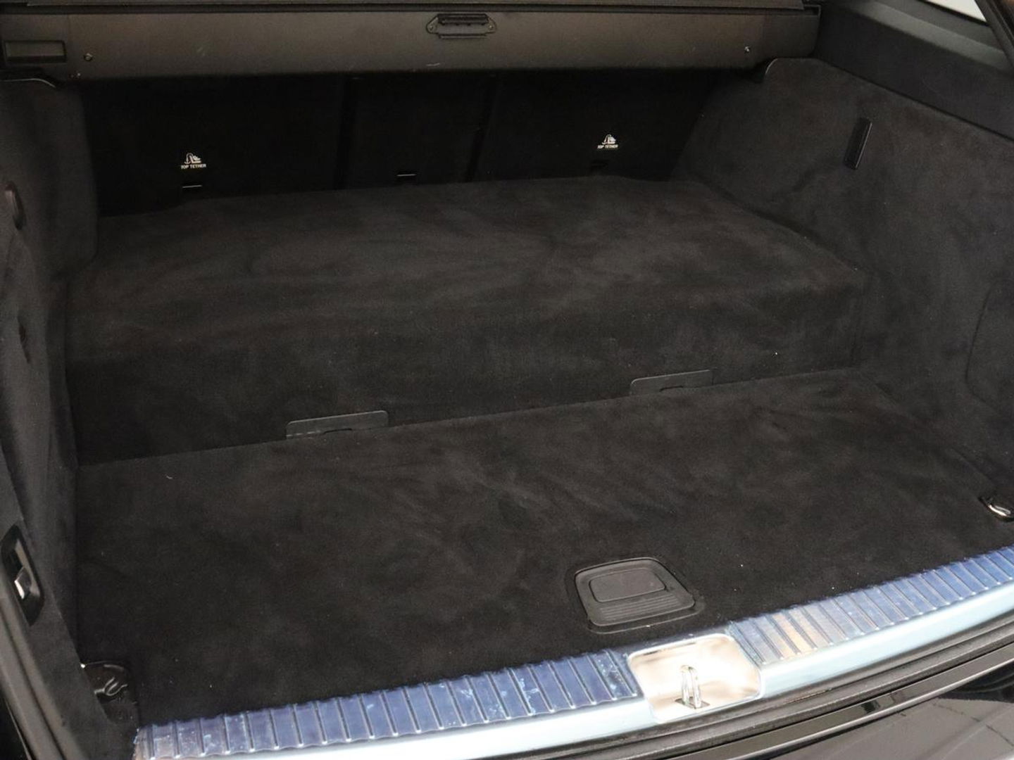 Mercedes-Benz C-Klasse 300e AMG Night | Adaptive cruise | Stoelverwarming | Carplay | Leder/Alcantara | Camera | Burmester Surround | Navigatie | Sfeerverlichting | Digital Cockpit | PHEV | Plug In