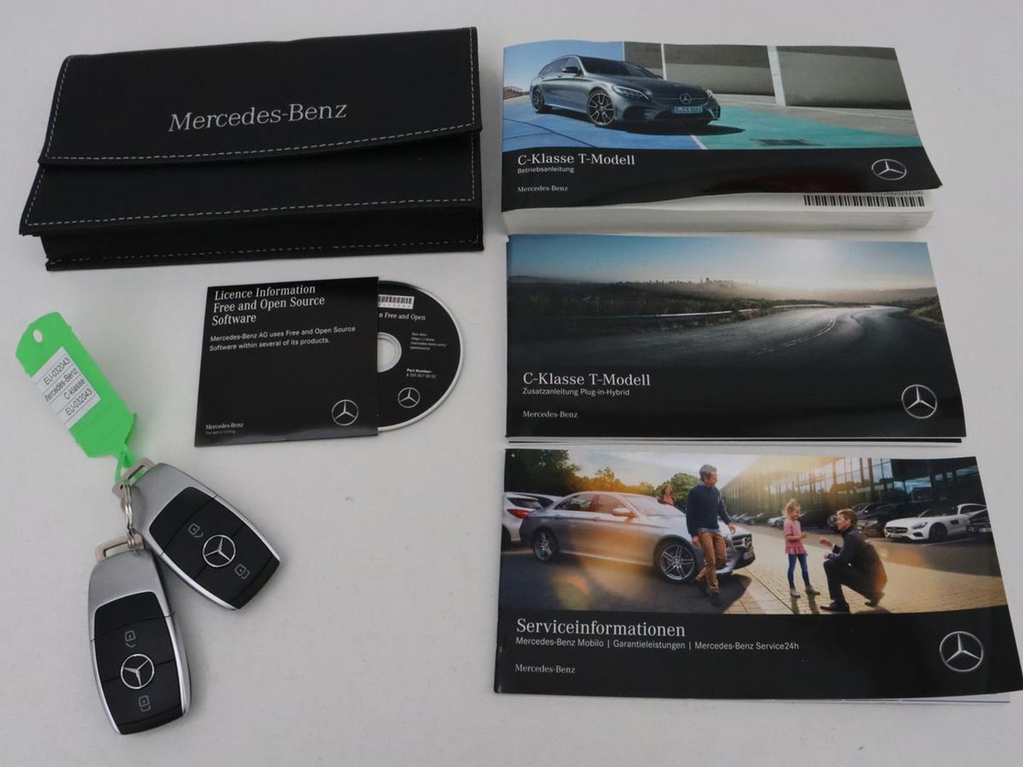 Mercedes-Benz C-Klasse 300e AMG Night | Adaptive cruise | Stoelverwarming | Carplay | Leder/Alcantara | Camera | Burmester Surround | Navigatie | Sfeerverlichting | Digital Cockpit | PHEV | Plug In